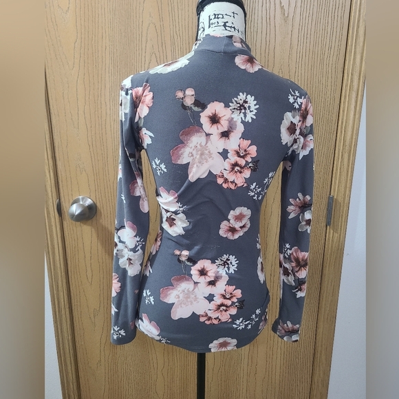 Rue 21 Floral Print Keyhole Cutout Choker High Neck Top - Picture 2 of 4